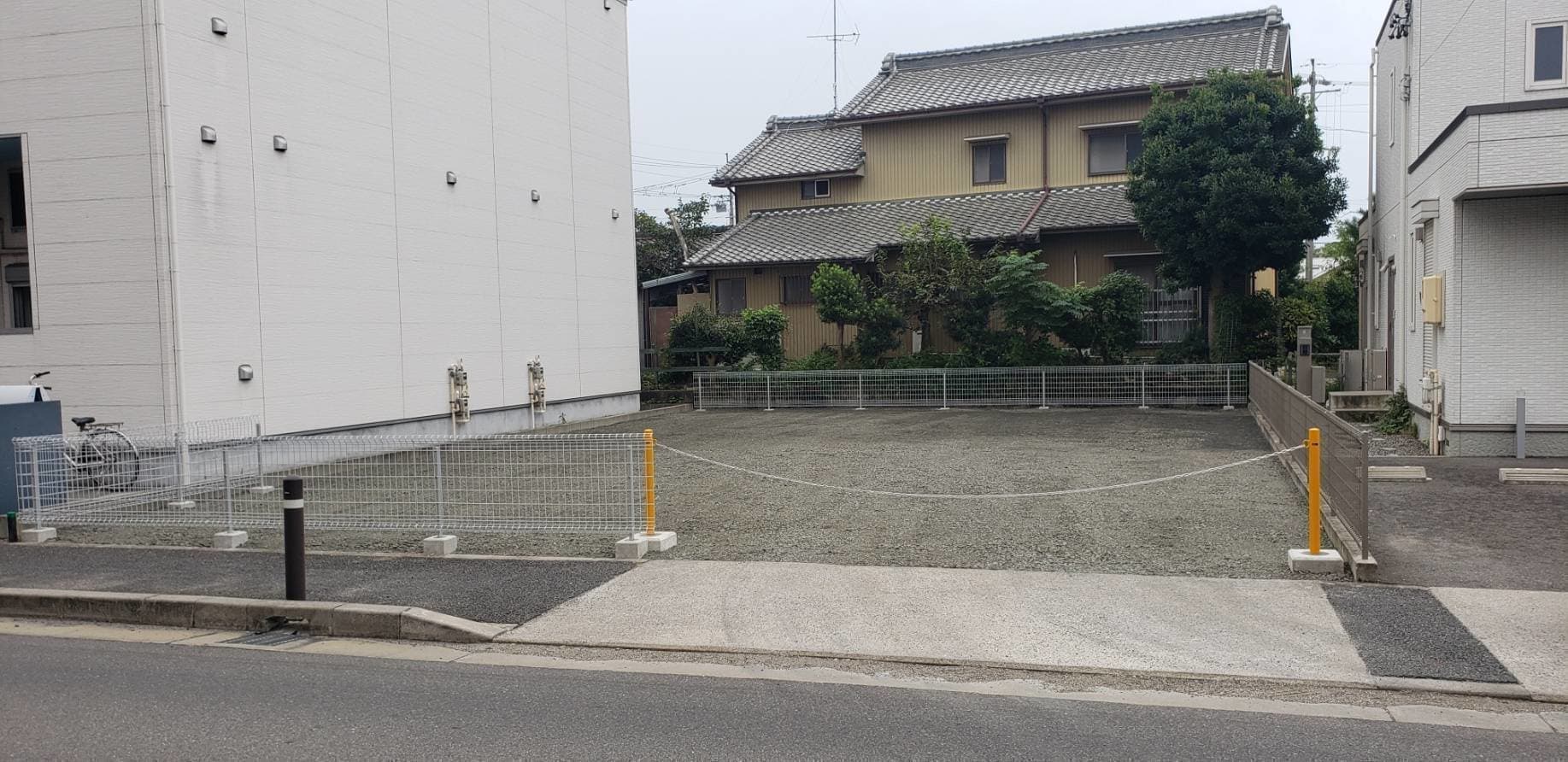 駐車場ポール新設 | 豊明市のエクステリア工事ならイズ美