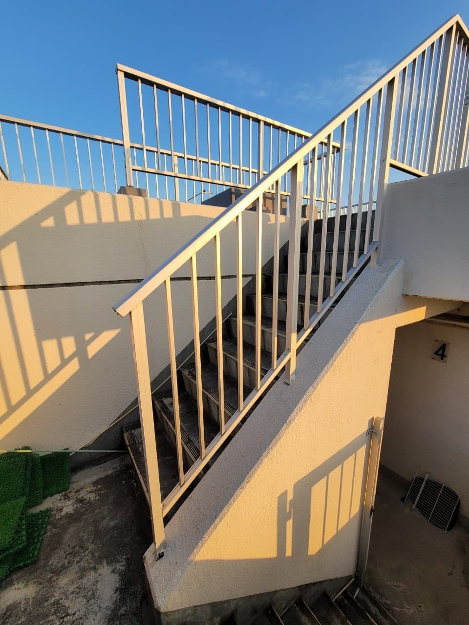 屋上外階段手すり設置 | 豊明市のエクステリア工事ならイズ美